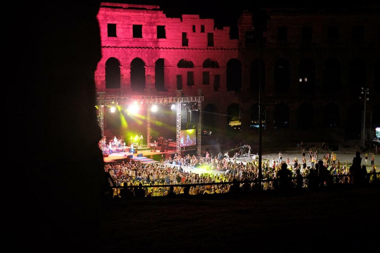 Teslina Apartments Pula Exterior foto
